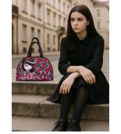 Torba na ramię Kimmidoll z motywem czerwonych róż i postaci kokeshi, czarna torebka w stylu gotyckim i japońskim