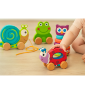 Drewniana zabawka do pchania Oops Biedronka 9m+