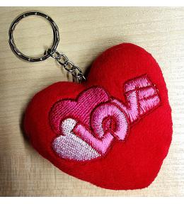 Pluszowy breloczek serce LOVE